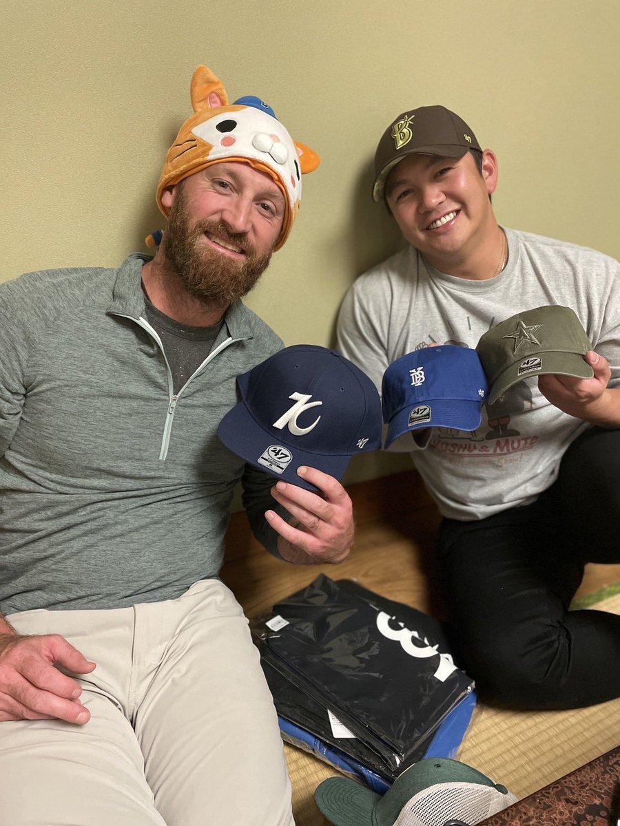 19Yasuaki's tweet image. 5年ぶりのパットンを横浜まみれにしてみた🐹5年ぶりの再会。

当時のメンバーで集合。みんなどこに居てもファミリーなのよ。

#将軍 #パットン
#冷蔵庫 #ほんとは良いやつなのよ
#ありがとう #三上朋也
#集合 #横浜まみれ
#共に闘った仲間よ
@SBPatton @jiletta