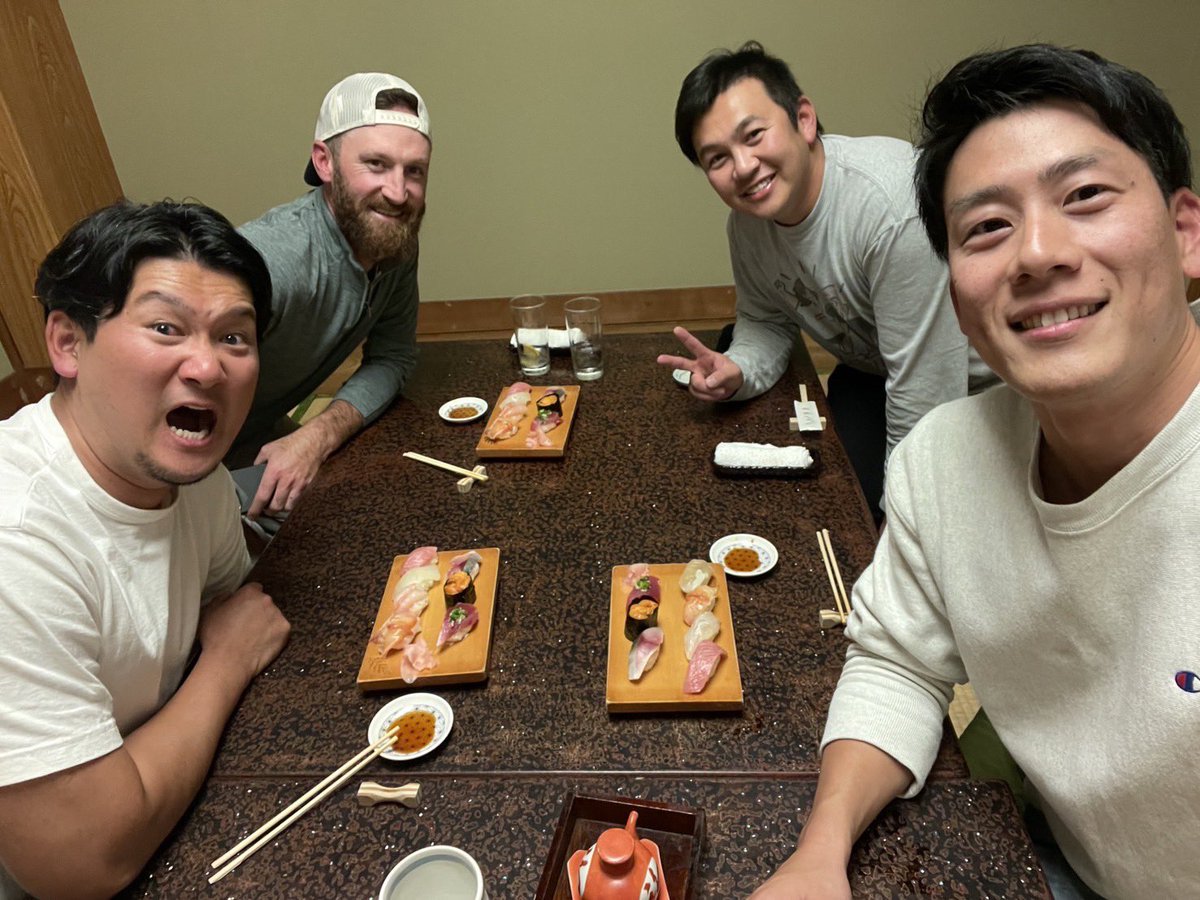 19Yasuaki's tweet image. 5年ぶりのパットンを横浜まみれにしてみた🐹5年ぶりの再会。

当時のメンバーで集合。みんなどこに居てもファミリーなのよ。

#将軍 #パットン
#冷蔵庫 #ほんとは良いやつなのよ
#ありがとう #三上朋也
#集合 #横浜まみれ
#共に闘った仲間よ
@SBPatton @jiletta