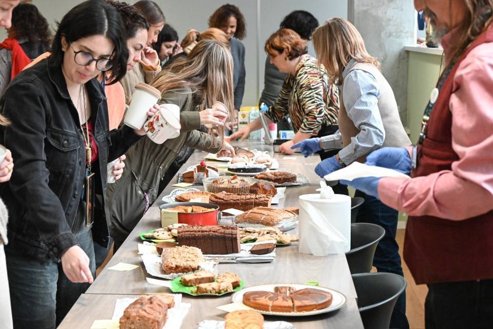 ☕ L'esmorzar solidari que va acollir l'<a href="/idibaps/">IDIBAPS</a> en benefici dels afectats per la DANA al País Valencià recull més de 1️⃣3️⃣0️⃣0️⃣ euros.

🤝 Els diners recollits es destinaran a dues ONGs vinculades amb el #CampusClínic, l'<a href="/equip_erec/">Equip de Rescat i Emergències de Catalunya- EREC</a>
 i <a href="/SolidariaAccio/">Acció Solidària i Logística</a>.

👉 i.mtrbio.com/zykfdlxuga
