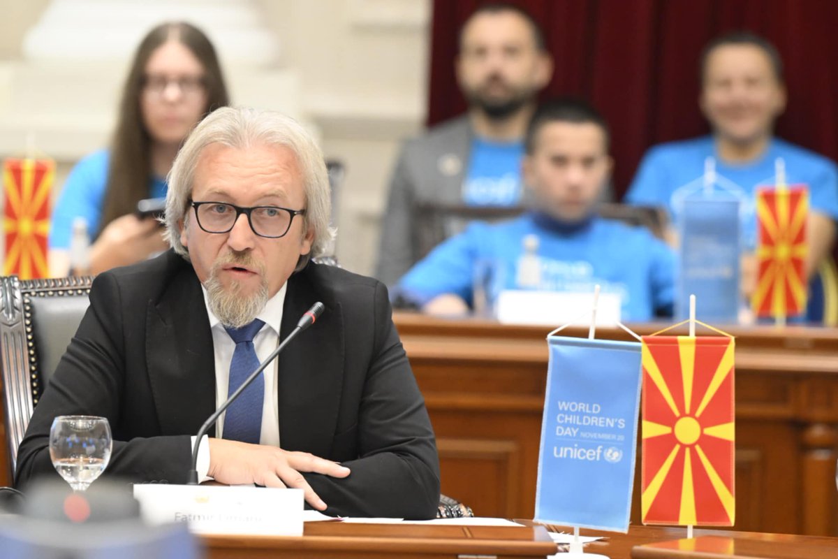 On #WorldChildrensDay, children led a high-level discussion in <a href="/VladaMK/">Влада на Република Северна Македонија</a> with the Prime Minister <a href="/MickoskiHM/">Христијан Мицкоски</a> and key ministers about three mega-trends that shape the future of children: the climate crisis, advanced technologies and demographic changes.