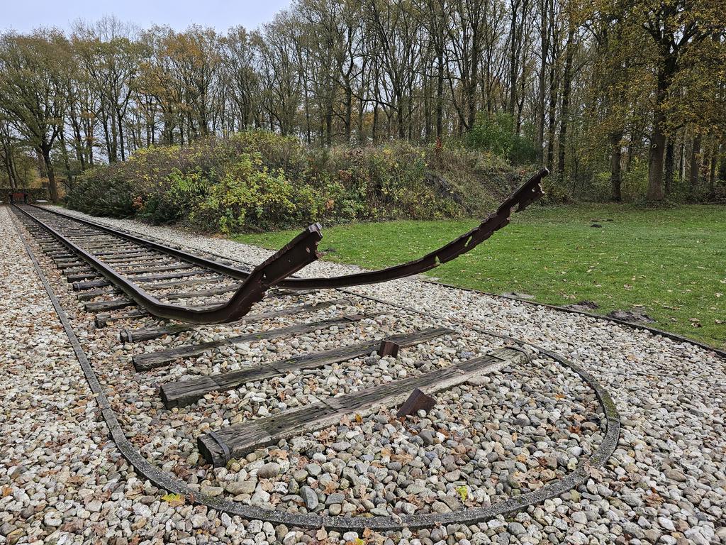 MarijkeBouterse's tweet image. #November_kiek #spoor @Tpzijl Westerbork