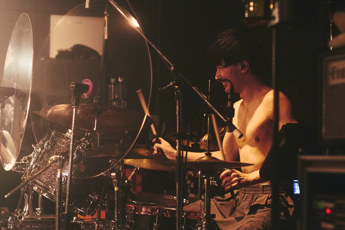 This is LAST tweet media