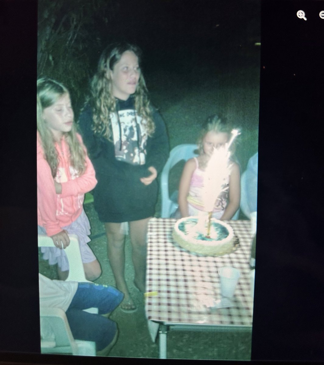 Giulia loves Lili🫶🏼🫧 (louis’ version) tweet media