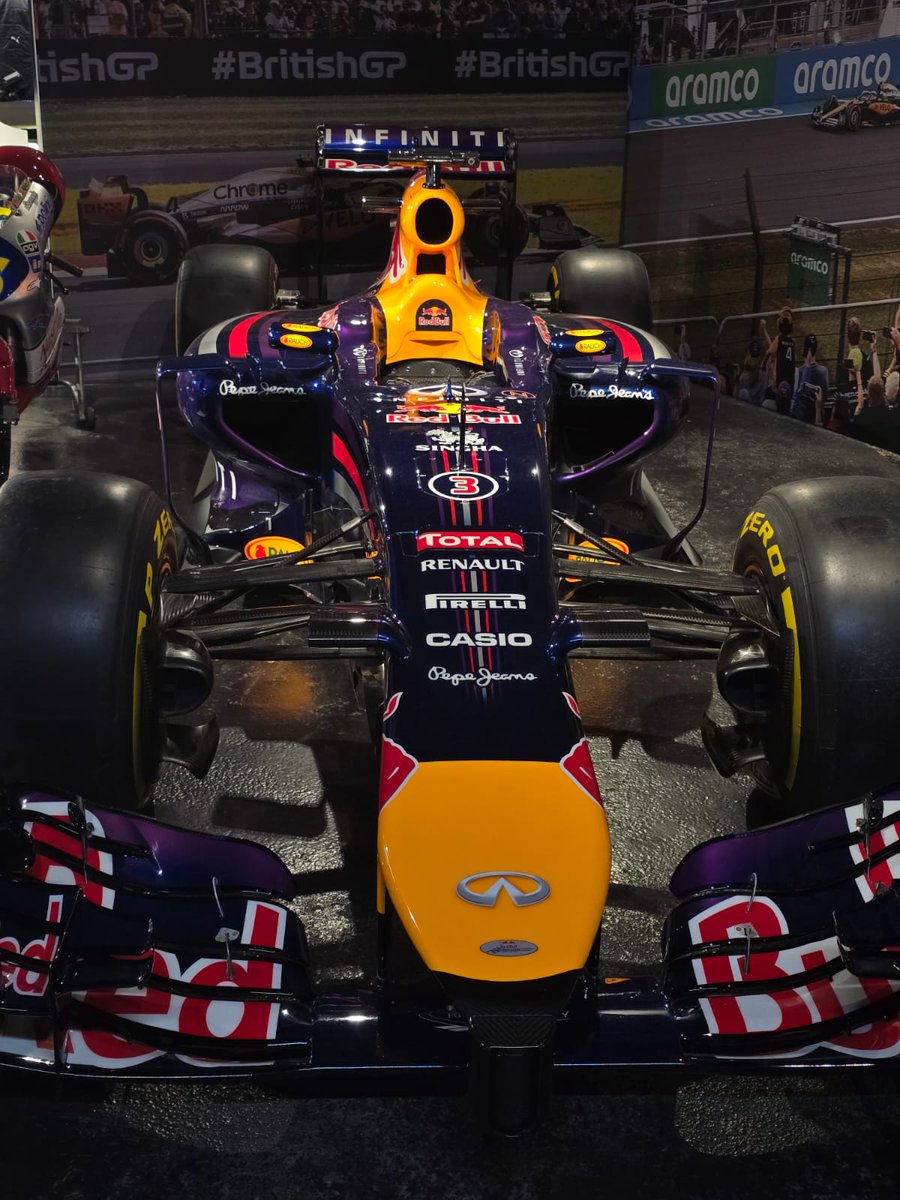 ChallneyBoys's tweet image. Our students enjoyed an incredible day at the @SilverstoneIM! 🚀Learning about motorsport engineering, exploring historic bikes and cars, and even seeing the track action live—it’s hands-on learning at its best. 🔧🏁#STEMInspiration #InteractiveLearning