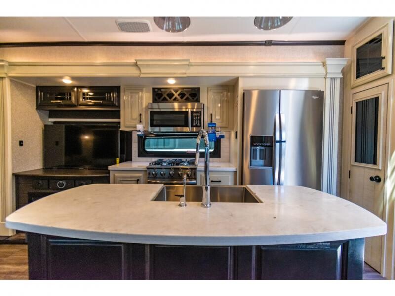 🌟 New 2022 Jayco Pinnacle 36FBTS Fifth Wheel 👉 rpb.li/zsl3cp Looking for Luxury Living with a Spacious Bath? Tour this 41-foot RV that sleeps 4 and has 3 slides. It weighs 13,635 lbs! It's on sale for $92,990 during Black November!
#GillettesInterstateRV #Glamping #RV