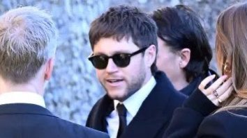 porqueTTarg's tweet photo. "One Direction": 

Por las fotos de Harry Styles, Louis Tomlinson, Niall Horan y Zayn Malik en el funeral de Liam Payne. https://t.co/D1hjCEEzUA