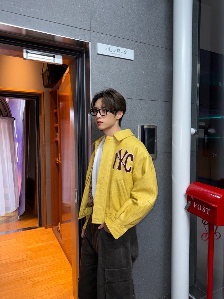 officl_theboyz's tweet photo. [📸] 더보이즈 선우 아이돌 라디오 DJ 완료🦝 돌랑이들의 명예 남친 떤디💍 𝙬𝙖𝙣𝙩 𝙩𝙤 𝙗𝙚 𝙮𝙤𝙪𝙧 𝙗𝙤𝙮𝙛𝙧𝙞𝙚𝙣𝙙 ෆ⸒⸒

#THEBOYZ #더보이즈
#SUNWOO #선우 https://t.co/7clZl8GP9n