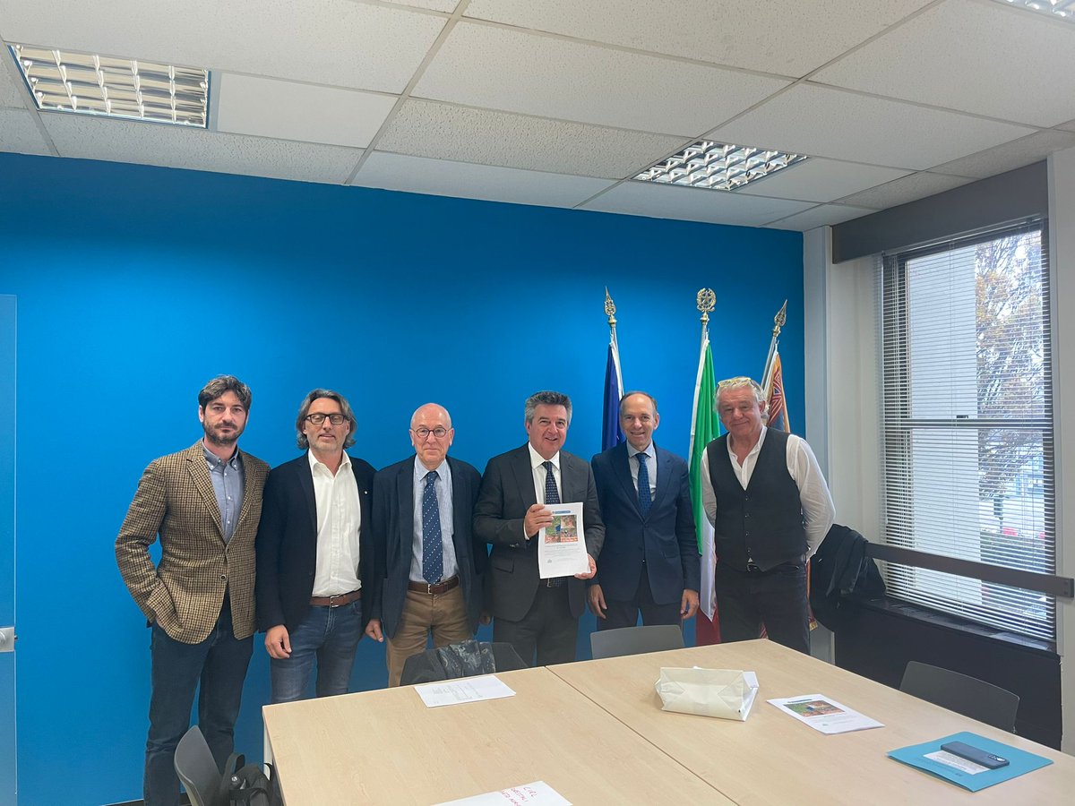 fai_cisl's tweet photo. #lavoro #forestale: sottoscritta oggi, in @RegioneVeneto, l’ipotesi di accordo per il #rinnovo del Contratto Integrativo Regionale di Lavoro (CIRL) per gli addetti Idraulico-Forestali del #Veneto per il periodo 2024-2027. "Siamo soddisfatti, è un risultato molto importante, che prevede un recupero del #salario integrativo di 40 euro lordi mensili a regime e un raddoppio dell'indennità di alta professionalità (da 35 a 70 euro). Significativi anche i risultati sulla #stabilizzazione e su #salute e #sicurezza" ha commentato Diego De Bortoli, coordinatore regionale veneto #FaiCisl per la #bonifica e la #forestazione. 
Nel comunicato i dettagli dell'accordo. 
👉https://t.co/rCsoxDH99s