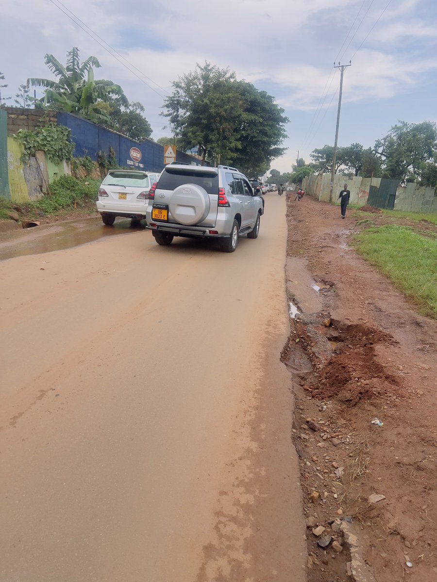 kmasaba's tweet photo. @MoWT_Uganda @mkainerugaba cdf @SuzanKatai57321 @GenWamala @AntiGraft_SH please help with this errant driver @Akeda4 make pedestrians safe https://t.co/zMOkzHKymW