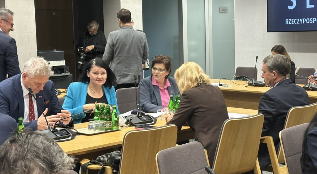 mario_polak's tweet photo. Rozpoczęła się komisja zdrowia w sprawie wniosku o wotum nieufności wobec minister zdrowia Izabeli Leszczyny @rynekzdrowia https://t.co/Mzwi1gduCP