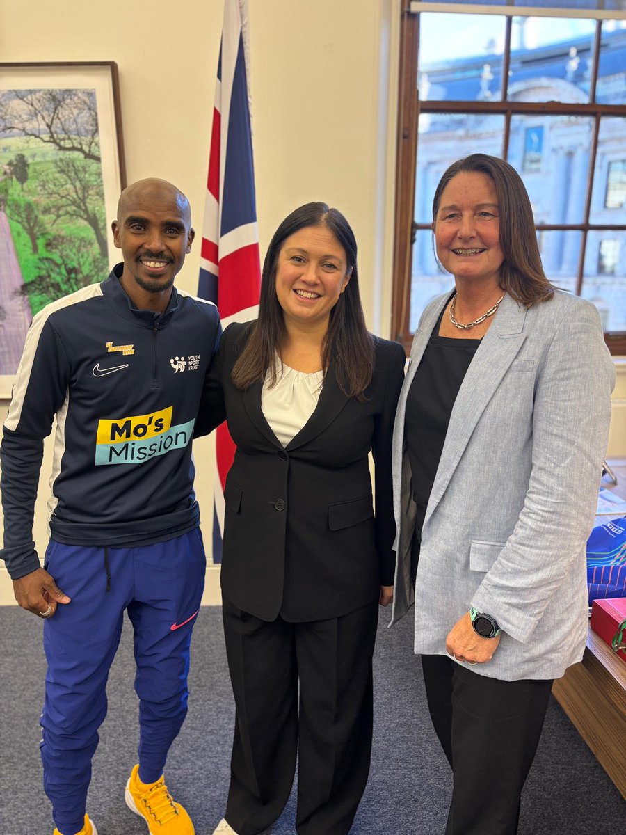 On World Children’s Day, <a href="/Mo_Farah/">Sir Mo Farah</a> personally delivered a letter addressed to the Prime Minister, signed by <a href="/HanCockroft/">Hannah Cockroft CBE PLY DL</a>, <a href="/adam_peaty/">Adam Peaty OBE</a>, <a href="/maxwhitlock1/">Max Whitlock OBE</a>, <a href="/keelyhodgkinson/">KnH</a> and other <a href="/TeamGB/">Team GB</a> Olympians and Paralympians. 🙌

youthsporttrust.org/news-listings/…

#HealthyMovers