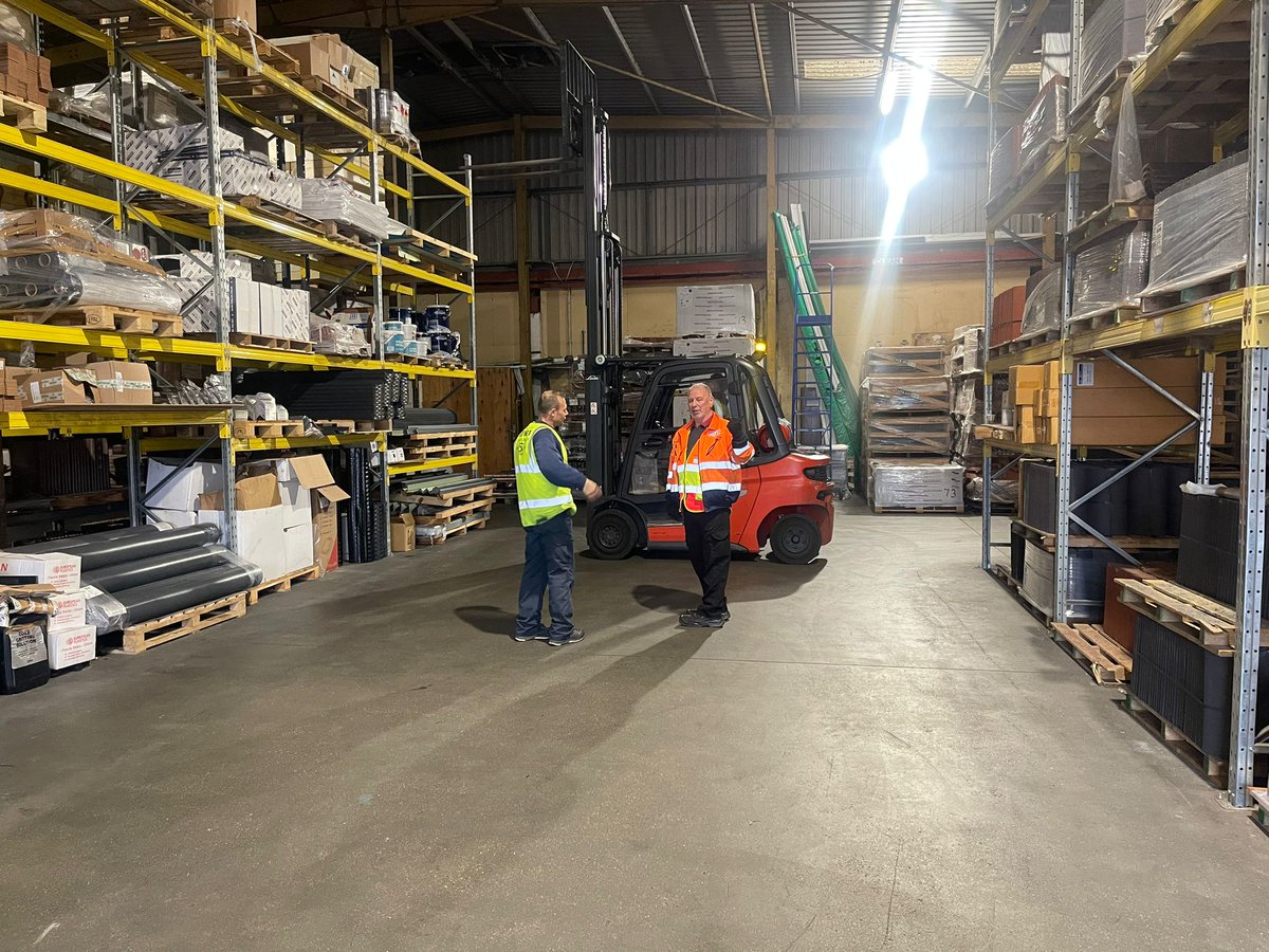 RavenRoofingSup's tweet image. Thanks again to Stan Lawrence Forklift Training Services for providing another quality refresher and novice training session at our Basingstoke branch.

#TrainingIsKey #SafetyFirst #ForkLiftTraining #StanLawrenceForkliftTrainingServices #Basingstoke