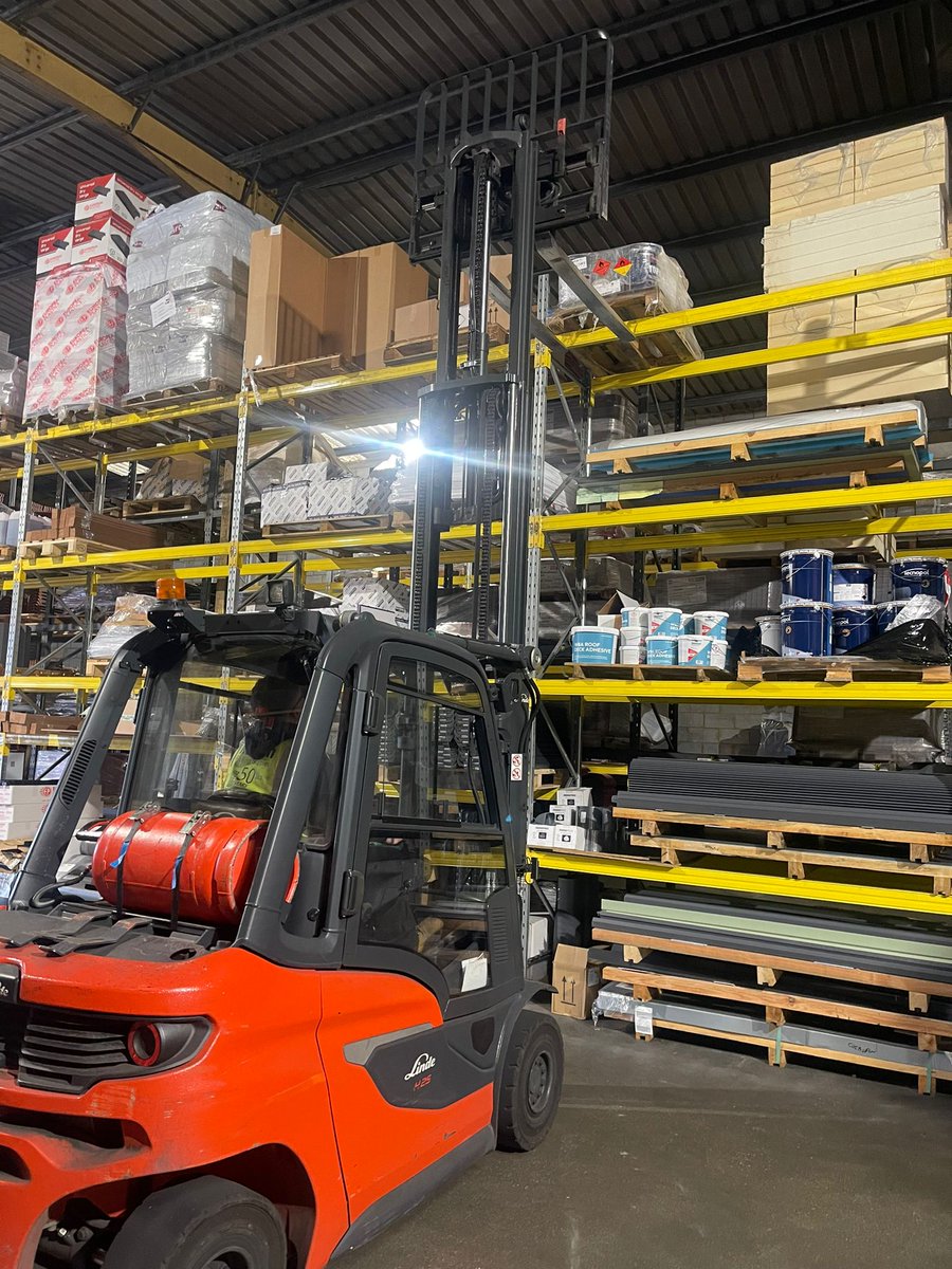 RavenRoofingSup's tweet image. Thanks again to Stan Lawrence Forklift Training Services for providing another quality refresher and novice training session at our Basingstoke branch.

#TrainingIsKey #SafetyFirst #ForkLiftTraining #StanLawrenceForkliftTrainingServices #Basingstoke