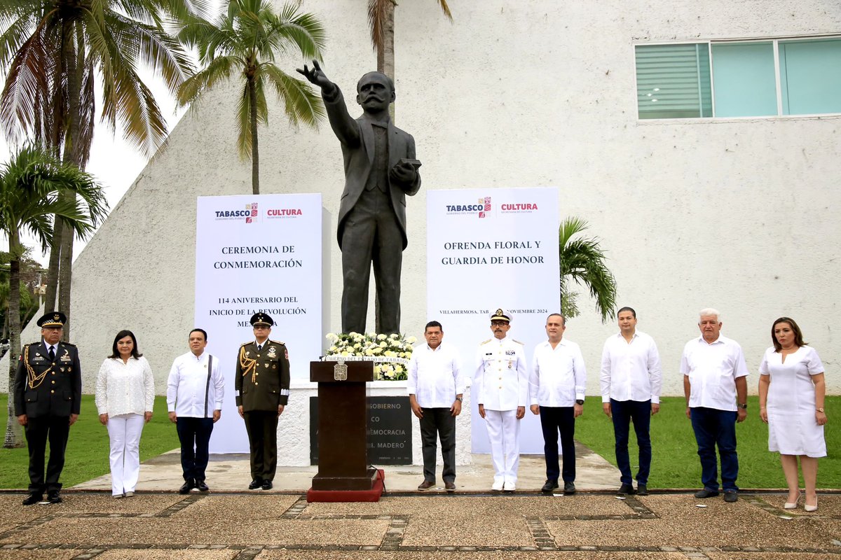 TabascoJavier's tweet photo. La #RevolucionMexicana nos guía para impulsar nuevos derechos sociales, como lo estamos haciendo en #Tabasco para bienestar del pueblo. Ante la estatua de Francisco I. Madero, ubicada en la Plaza de la Revolución de Villahermosa, hoy participamos en la ceremonia cívica para conmemorar este acontecimiento histórico.