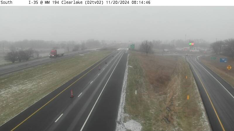 NWSDesMoines's tweet photo. Winter has arrived in Iowa. That's snow on the ground near Mason City! #IAwx https://t.co/i7zXjHngzk