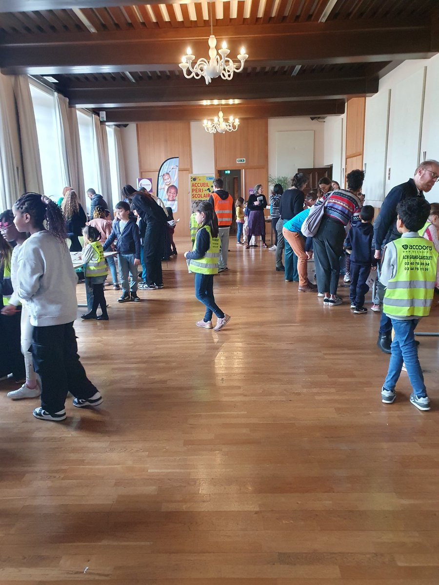 [CIDE]
Cet a-m, le #périscolaire, l'@AccoordNantes, les <a href="/Urfrancas_Pdl/">Ur Francas des Pays de la Loire</a> et l'#unicefpdl sont à la mairie de <a href="/nantesfr/">Ville de Nantes</a> pour présenter leurs travaux autour du droit à l'#éducation ! Suivront un débat philo, la visite des locaux et un goûter 😋
<a href="/LL_Ouest/">Léo Lagrange Animation (Ouest)</a>