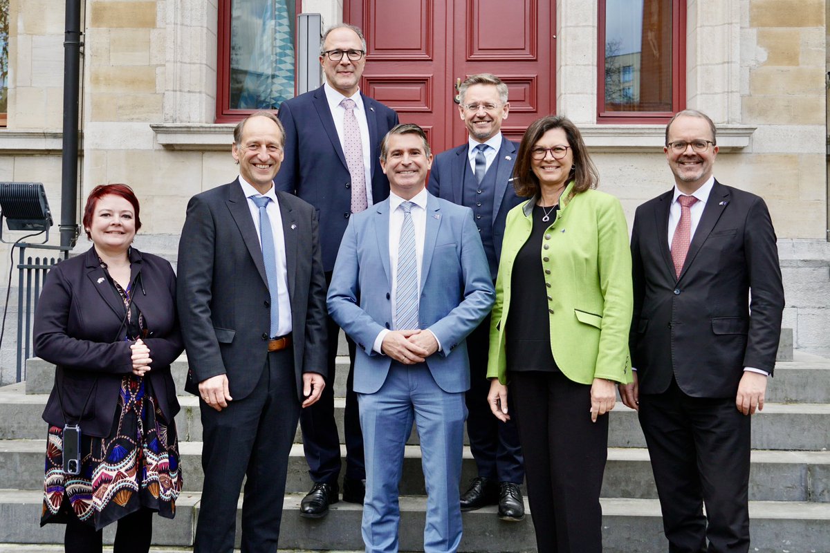 Bayerischer Landtag (@landtag_bayern) on Twitter photo <a href="/Europarl_DE/">Europaparlament</a> <a href="/Doleschal/">Christian Doleschal MdEP🇪🇺</a> <a href="/KoehlerS9/">Stefan Koehler</a> <a href="/ANiebler/">Angelika Niebler</a> <a href="/NiclasHerbst/">Niclas Herbst</a> <a href="/davidmcallister/">davidmcallister</a> <a href="/Singer_Ch_/">Christine Singer,</a> <a href="/IlseAigner/">Ilse Aigner</a> <a href="/anna_cavazzini/">Anna Cavazzini</a> <a href="/fw_hold/">Alexander Hold</a> <a href="/m_rinderspacher/">Markus Rinderspacher</a> In der Vertretung des Freistaates Bayern ⚪️🔵 bei der EU begrüßt der Bayerische Staatsminister für Europaangelegenheiten und Internationales <a href="/EricBeisswenger/">Eric Beißwenger</a> die Delegation. <a href="/Europarl_DE/">Europaparlament</a> <a href="/Doleschal/">Christian Doleschal MdEP🇪🇺</a> <a href="/KoehlerS9/">Stefan Koehler</a> <a href="/ANiebler/">Angelika Niebler</a> <a href="/NiclasHerbst/">Niclas Herbst</a> <a href="/davidmcallister/">davidmcallister</a> <a href="/Singer_Ch_/">Christine Singer,</a> <a href="/IlseAigner/">Ilse Aigner</a> <a href="/anna_cavazzini/">Anna Cavazzini</a> <a href="/fw_hold/">Alexander Hold</a> <a href="/m_rinderspacher/">Markus Rinderspacher</a> In der Vertretung des Freistaates Bayern ⚪️🔵 bei der EU begrüßt der Bayerische Staatsminister für Europaangelegenheiten und Internationales <a href="/EricBeisswenger/">Eric Beißwenger</a> die Delegation.