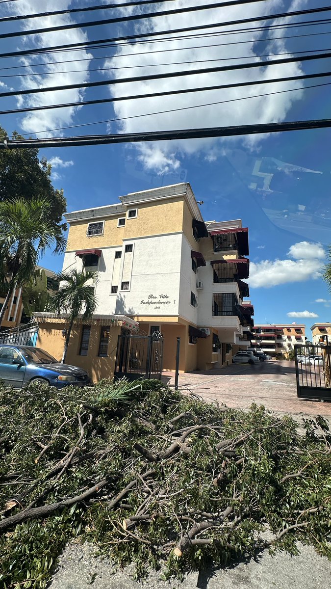 MrVIC06's tweet photo. @AlcaldiadeSDN y como se supone que los condóminos de los residenciales de la avenida Independencia en los tramos desde la avenida Italia vamos a acceder y salir de nuestras viviendas? Digo es una pregunta solamente @CarolinaMejiaG https://t.co/P1FVJC96dl