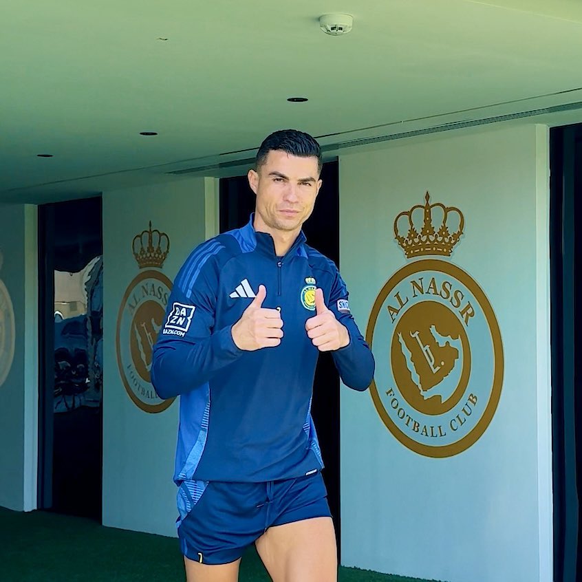 Cristiano's tweet image. Back to work 🟡🔵