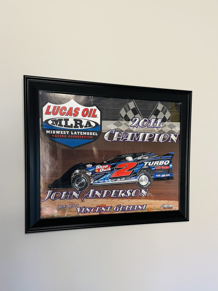 Unfortunate news this week that the @MLRA series is dissolving. That was our home for many years in the Midwest. I am very grateful for this framed picture that my friend Lloyd Collins gave me. It hangs proudly in my office.