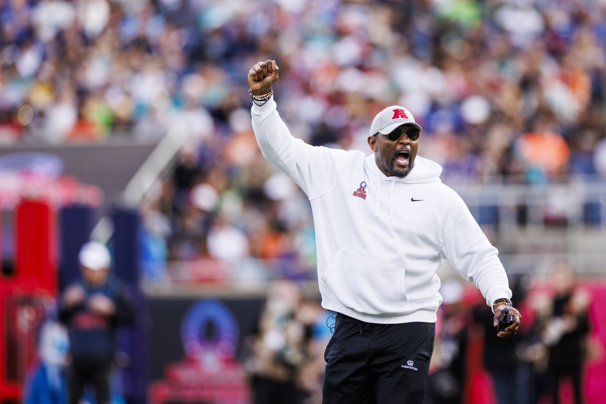 Following the Deion Sanders-to-Colorado model, Hall-of-Fame linebacker Ray Lewis has emerged as a candidate to become the next head coach at Florida Atlantic University, sources tell ESPN.