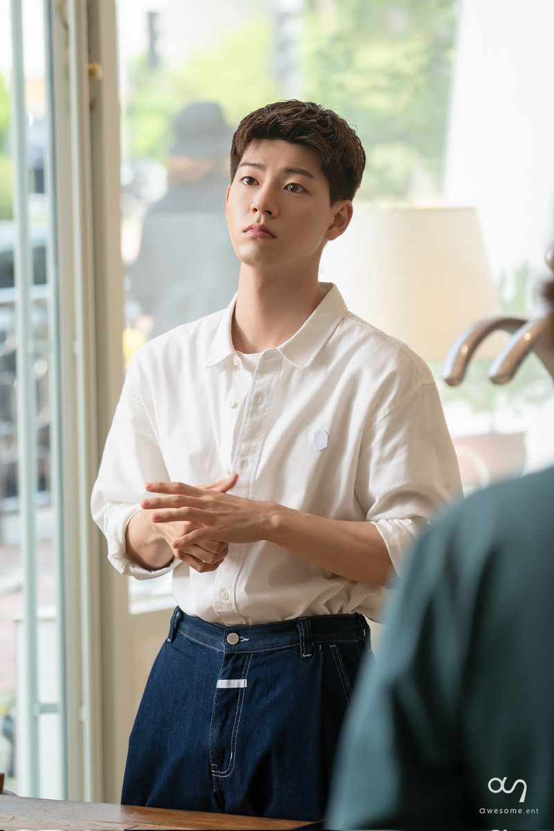 awesome_ent_'s tweet photo. 와 다 내만 바보고 멍청이고 내만 불쌍하고. 
내는. 그냥 엄마랑 햄버거만 먹어도 행복하고 
그냥 아빠랑 국수 한 그릇만 먹어도 행복해 죽겠는데.

#배현성 #BaeHyeonSeong
#조립식가족 #FamilyByChoice https://t.co/FqtGiUYYoI