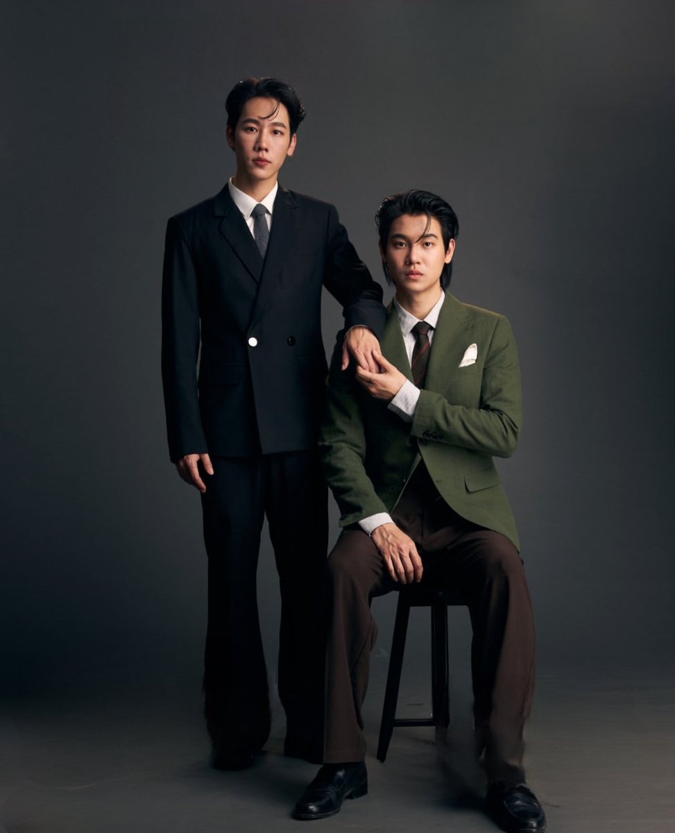 yinthinker's tweet photo. when your mom forces you and your brother to take a photo together https://t.co/0sLJVBpclZ