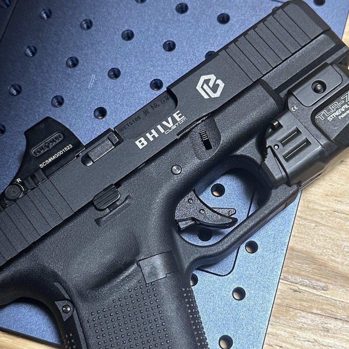BHIVE556's tweet photo. WE G19 gen5 MOS

ツルツルのスライドに刻印しました https://t.co/BMJAT4amPG