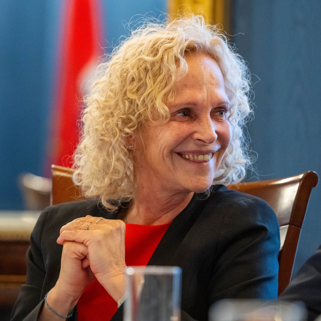 Heute wurde Ines Fröhlich offiziell von Boris Rhein zur neuen Staatssekretärin bei uns im Hessischen Wirtschaftsministerium ernannt. Wir freuen uns auf eine gute Zusammenarbeit!