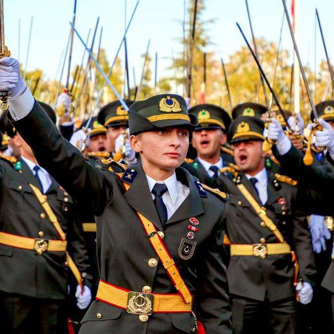 🔴 TSK'dan ihraç talebiyle disipline sevk edilen Teğmen Ebru Eroğlu'nun başarıları:

Keskin Nişancılık
Paraşüt 
Dalgıçlık 
Kayak
Askeri Pentatlon
Atış 
Atletizm 
Kros
Koşarak Hedef Bulma 
Yüzme 
Tenis
Basketbol 
Voleybol 
Judo
Hentbol 
Masa Tenisi
Eskrim
Triatlon
Tekvando
Karate