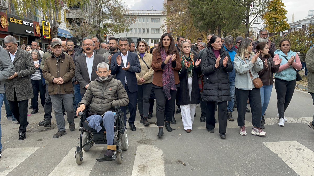 🟡Dersim'de belediye başkanlarına verilen hapis cezaları protesto edildi youtu.be/K2TASoXBX6w