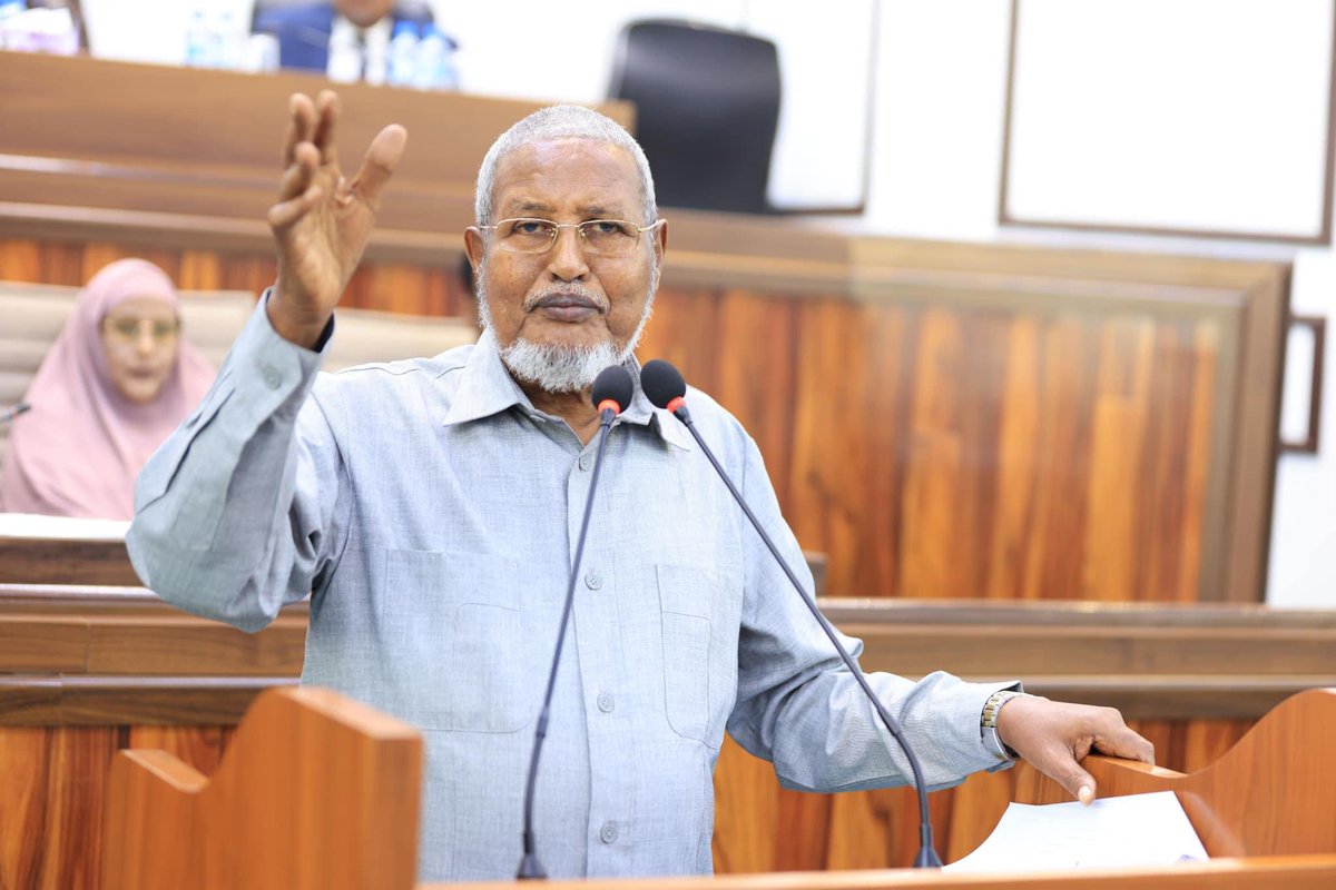 AbdirizakOm's tweet image. The joint session of both houses of the federal parliament approved political parties law. Another milestone that brings direct election closer to realization.Holding indirect election by FMS is a pipe dream that won’t manifest into reality &will constitute a violation of the law