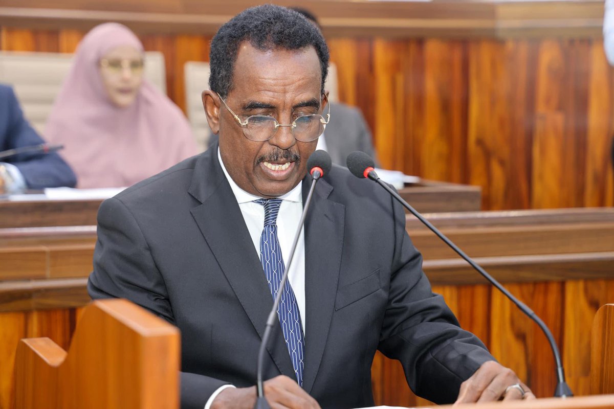 AbdirizakOm's tweet image. The joint session of both houses of the federal parliament approved political parties law. Another milestone that brings direct election closer to realization.Holding indirect election by FMS is a pipe dream that won’t manifest into reality &will constitute a violation of the law