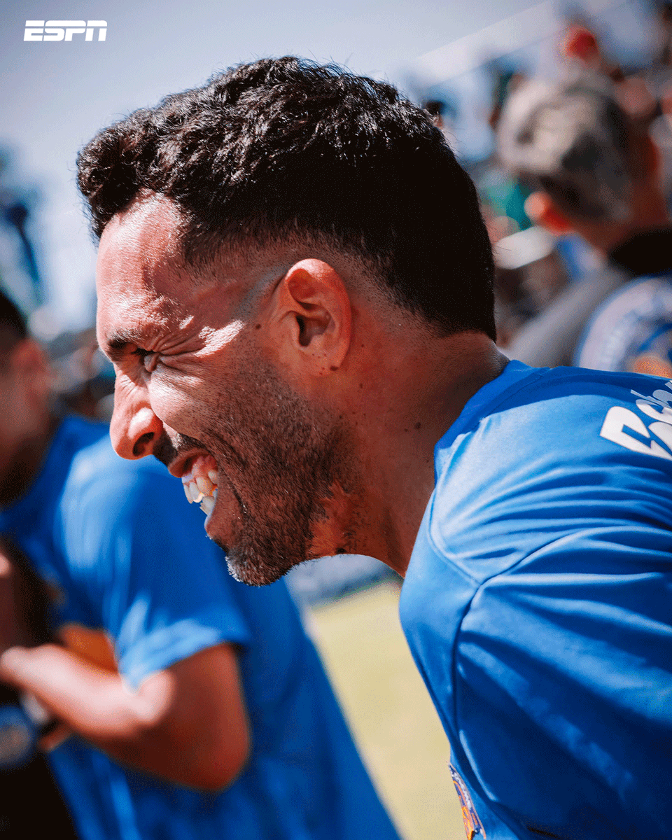 ESPNArgentina's tweet photo. 🔥💪🏼 #FuerteApache está en octavos de final, Y CARLITOS LO SABE...
▶️⚽ Mirá toda la #CopaPotreroBetano en #DisneyPlus https://t.co/Oi7ZQHyEEJ