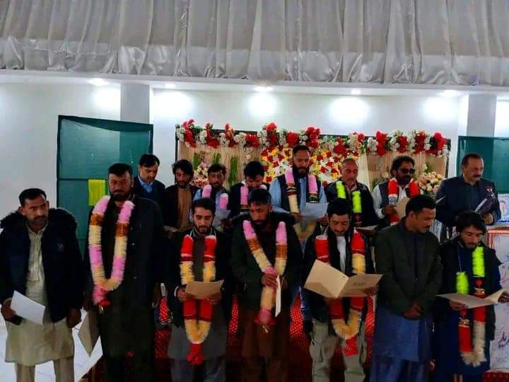 RajaNaseemAkht4's tweet photo. مظفرآباد : وزیر حکومت آزاد ریاست جموں و کشمیر سردار محمد جاوید ایوب کی اے جے کے باربرز ویلفیئر ایسوسی ایشن پہٹکہ نصیرآباد ضلع مظفرآباد کی تقریب حلف برداری میں بطور مہمان خصوصی شرکت ۔
نومنتخب عہدیدران کو مبارکباد۔
#TeamSJA
@MediaCellPPP @JavedAyoub @ajknewstv https://t.co/ueU9vCmHfC