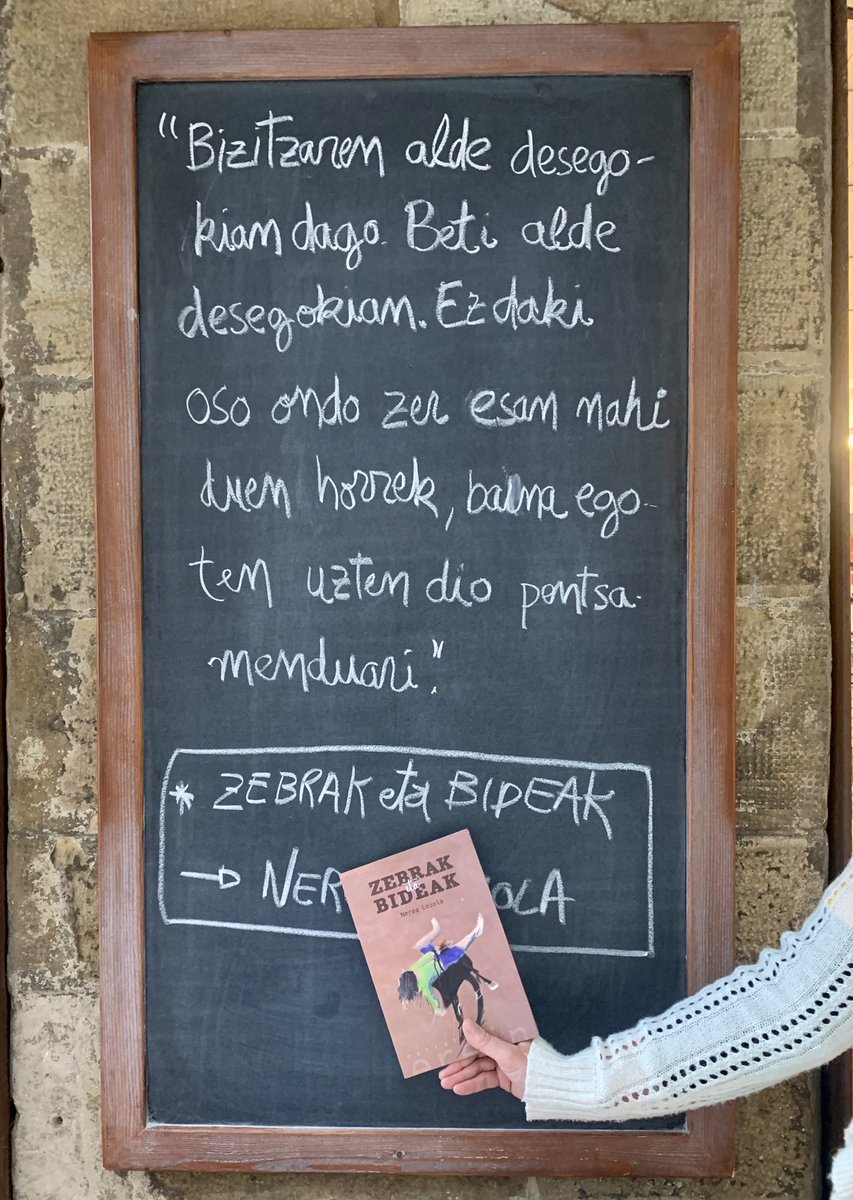 “Bizitzaren alde desegokian nago. Beti alde desegokian. Ez daki oso ondo zer esan nahi duen horrek, baina egoten uzten dio pentsamenduari” 

22/11/2024 18:30
￼
ZEBRAK ETA BIDEAK (LIBURU AURKEZPENA)