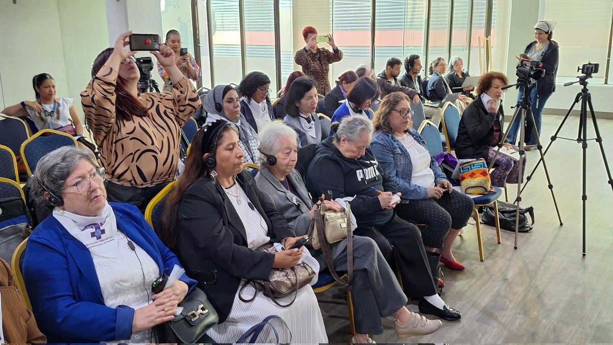 FDIM_Colombia's tweet photo. 🔊 Atención nos encontramos en #RuedaDePrensa FDIM♀️🎙️🕊️

Presentamos el informe de la Séptima Misión de Verificación del Acuerdo de Paz en Colombia. https://t.co/khE03mjfL0