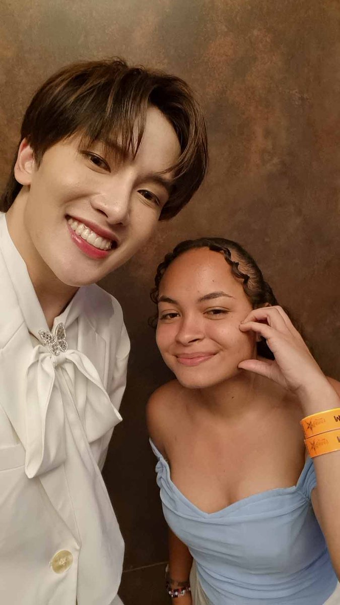 archivemaxnat's tweet photo. Ai sério, eu vou morar nessas fotos pra sempre... o tanto que eu amei esse momento 🥹

Eles são o significado de amor 😭

#TwoWorldsInBrazil #natasiit #MaxNat #mmaxmax #gungunthk #TwoWorldsInBrazilD2 #TwoWorldsFMinBrazil https://t.co/GZS7MG2S7E