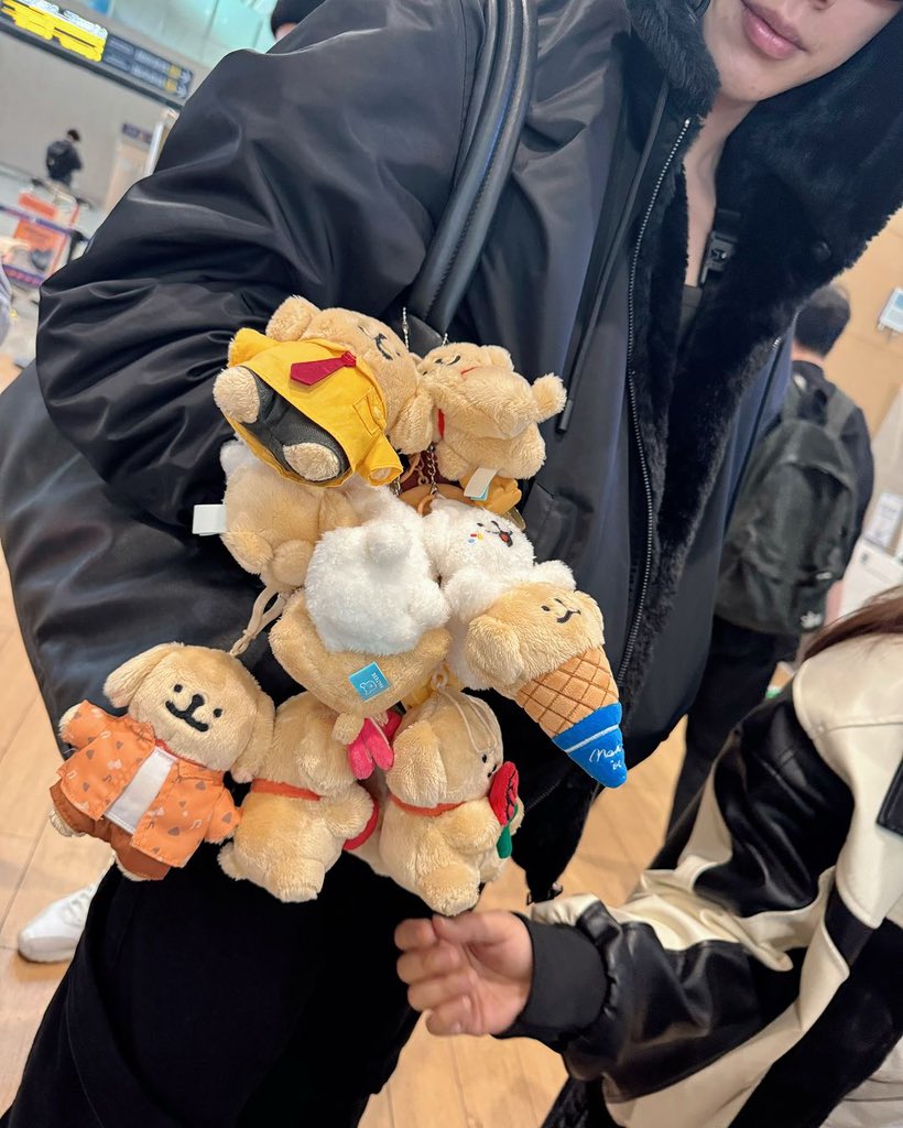 OuRoadPH's tweet photo. 📲 11.20.2024 📸 IG: erng.aey
“🍞🫶🏼🌽💃🏽 #OFFROAD1stFANSIGN”
#ต้าห์อู๋ออฟโรด #DaouOffroad https://t.co/KXtz67sKJq