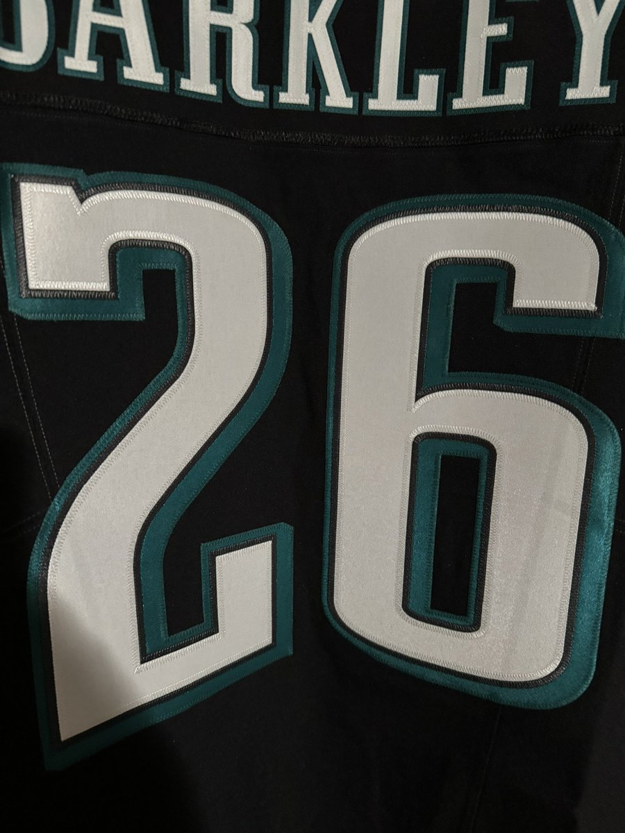 cellusxxl's tweet photo. @Fanatics again with the wrong colors again on a custom jersey second one in a few weeks they reached out to me to rectify the last error and then ghosted in my DMs. These jerseys cost way to much for these type of errors to be common and accepted https://t.co/Gptfz0VWac