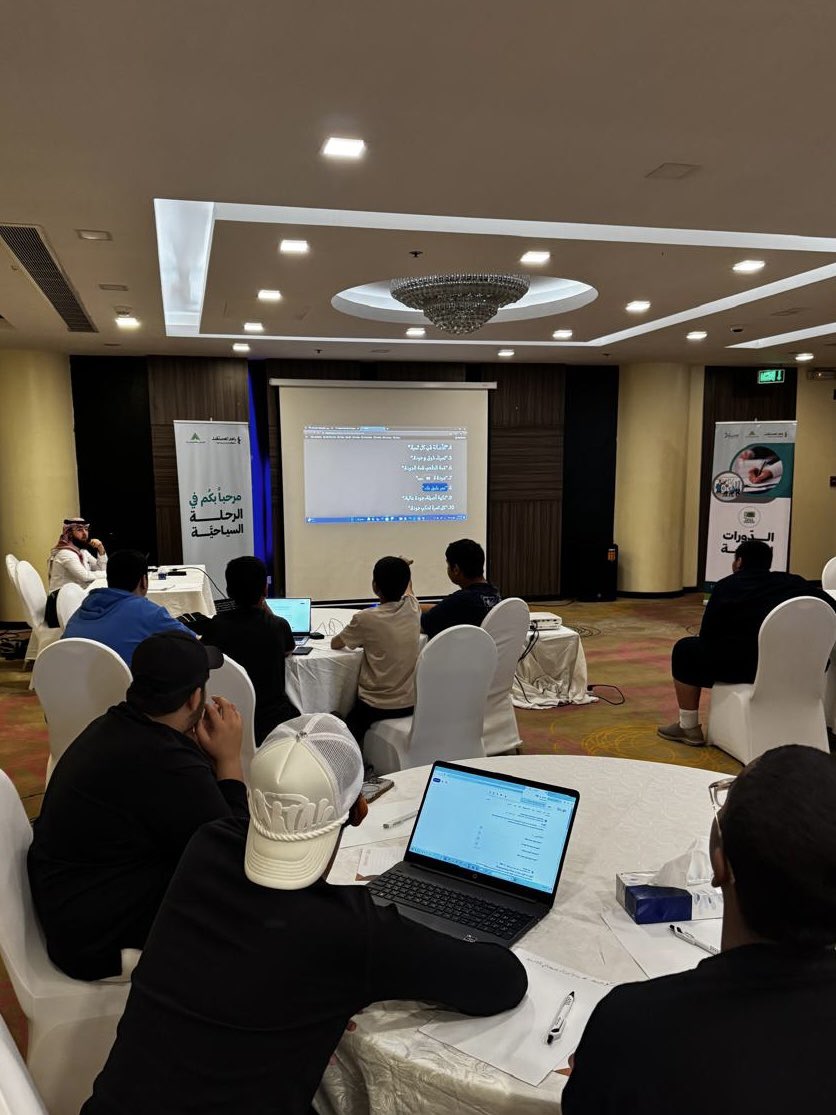 hcyber6_'s tweet image. تناولت الدورة مواضيع نظرية وعملية متعددة، منها:

- الذكاء الاصطناعي وتاريخه وأنواعه
- الاستخدامات الإيجابية والسلبية للذكاء الاصطناعي
- استفادة غير المتخصصين للذكاء الاصطناعي
- نصائح للراغبين في الدخول في هذا المجال
- ٩ تطبيقات في مجال الذكاء الاصطناعي (٤ نظرية و٥ عملية)