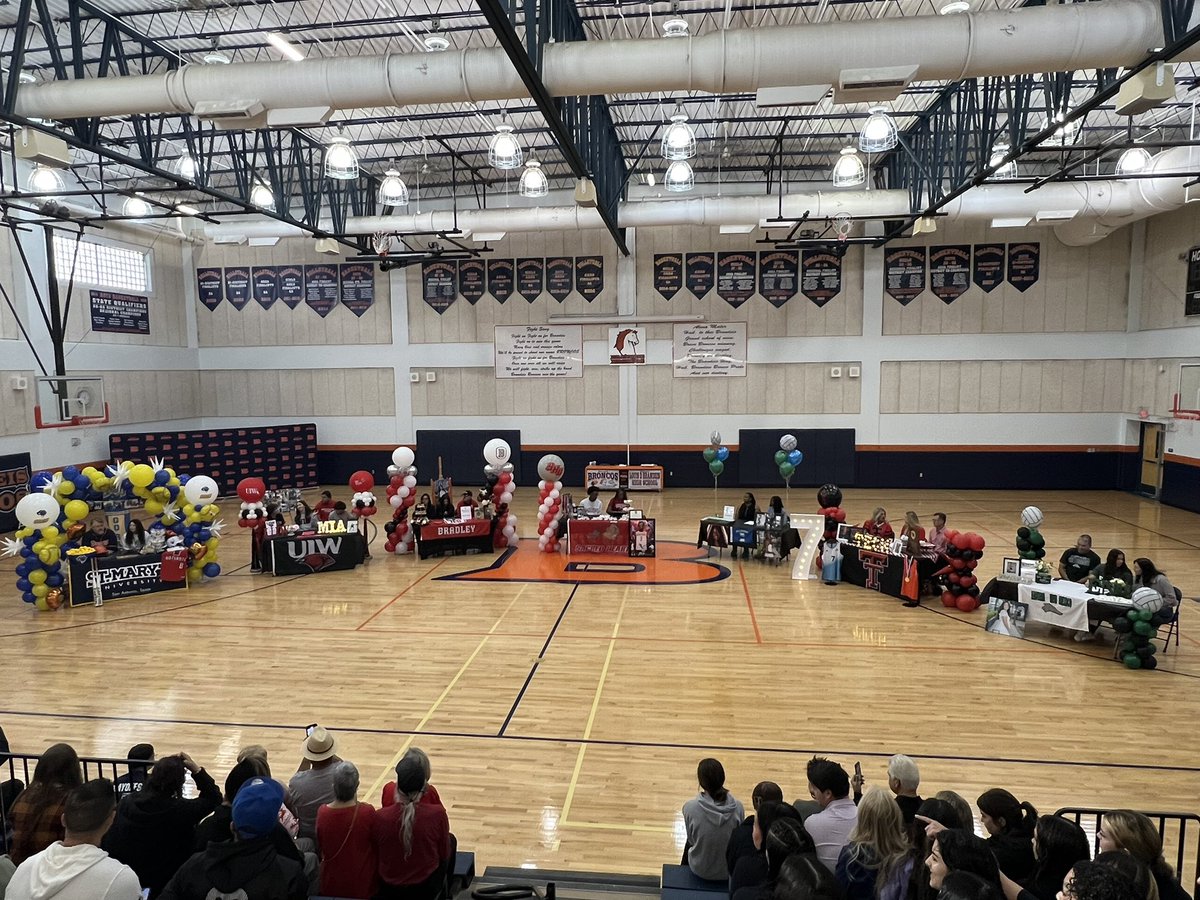 NISDBrandeis's tweet image. Seven🧡Broncos💙have signed their National Letters of Intent✍🏽to continue their athletic careers after high school. We are so proud of each of you and can’t wait to see all you accomplish at the next level 💪🏼. 
#AlwaysReppin #BTheBrand #RepTheB 
@danaperry73 @Coach_KLewis