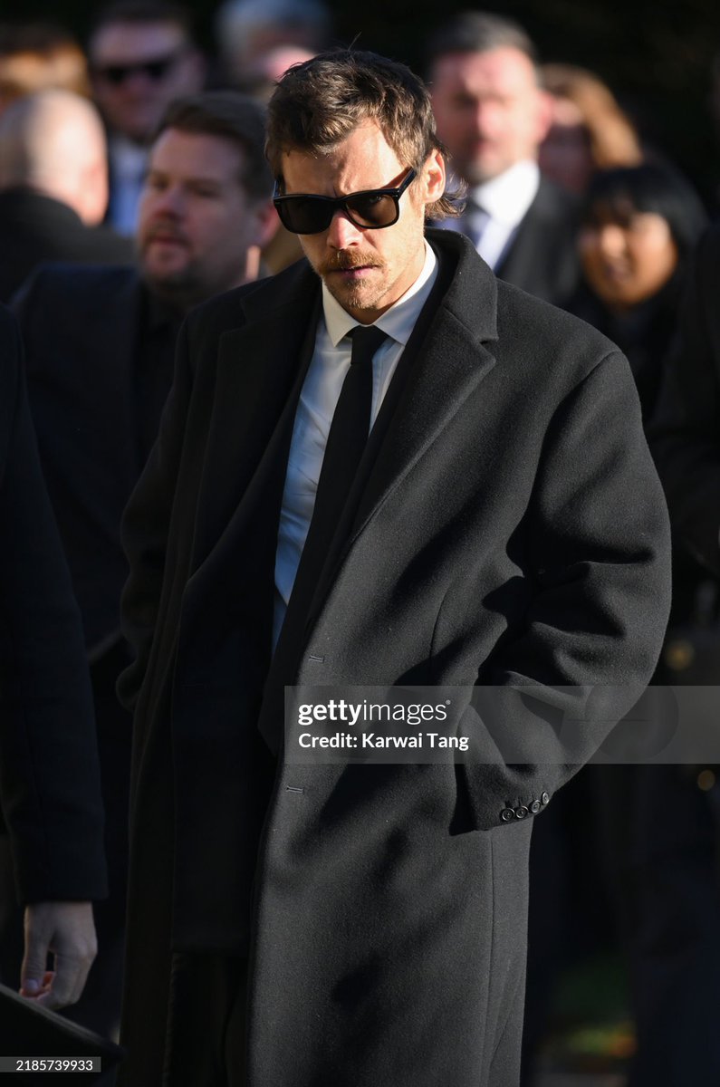 viralinformat's tweet photo. Harry Styles departs the funeral for Liam Payne. https://t.co/iyby6vtxWN