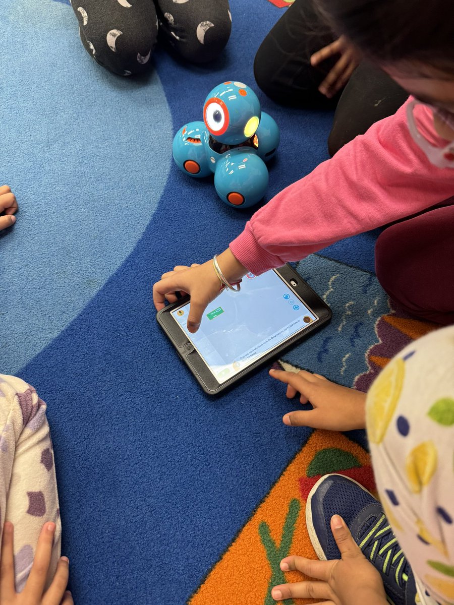 Mrs_Gabay's tweet photo. Ss are memorized by coding Dash. They’re having fun exploring before we code Dash to travel across land form regions in Canada. @FairviewPSPDSB #coding #EmpoweringModernLearners #EML #collaboration #teambuildingskills #socialskills #weareproblemsolvers https://t.co/Z0ZHdLl8Wg