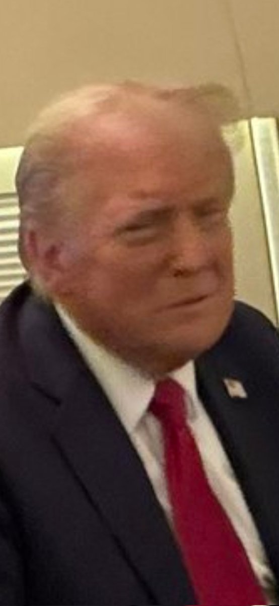 I cannot cope with this picture of this bald ass motherfucker 😭 🤣 there's no way he signed off on Elon posting this. Dead