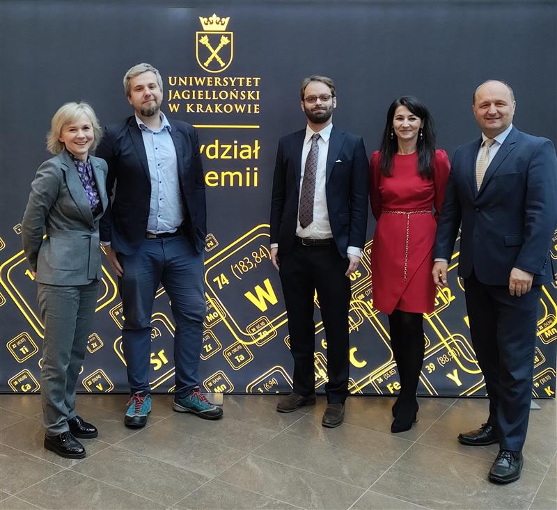 🎉 Exciting news! 🎓 Tomasz Kuciel from our research group has defended his doctoral thesis. 📜 The topic of the dissertation was the functionalization of polymer brushes for photoactive, biological, and memristor applications.  Congratulations and we wish him further success! 👏