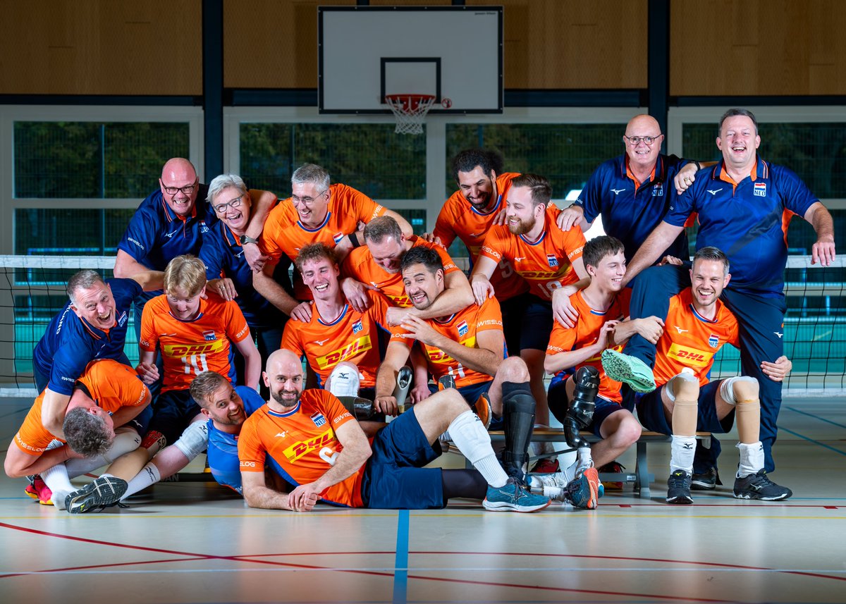 We zijn inmiddels een dag in Turkije waar wij vanaf vrijdag deelnemen aan het EK B .  De beste drie landen gaan in 2025 naar het Europees Kampioenschap in Boedapest. We gaan ervoor!
Meer informatie, het wedstrijdschema en de livestreams vind je via:
volleybal.nl/nieuws/ek-b-te…