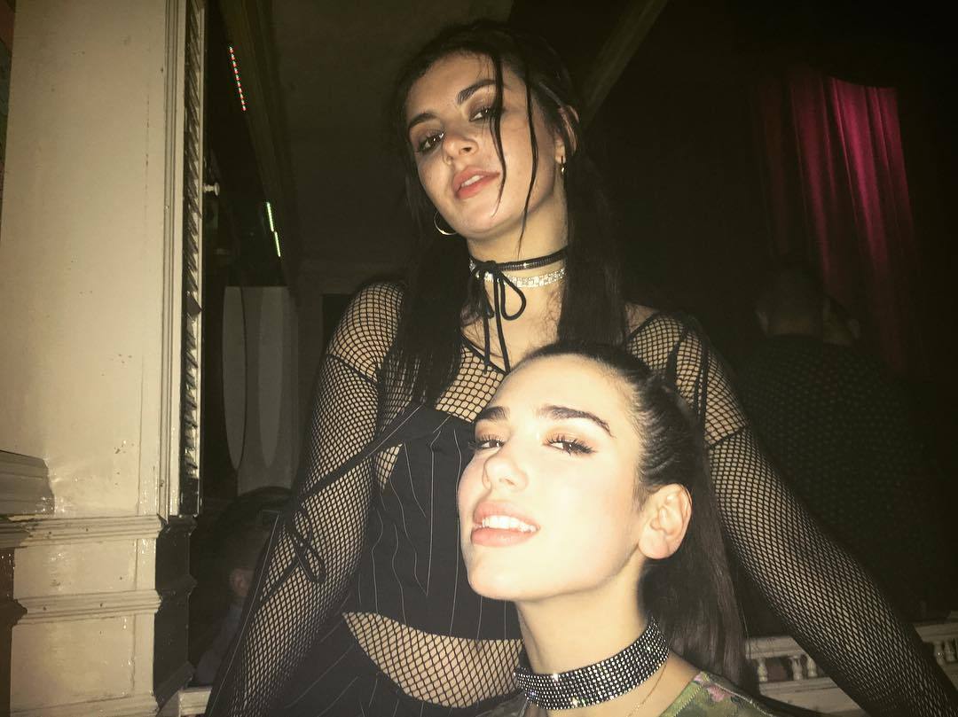 popzonebr's tweet photo. charli xcx and dua lipa (2016) https://t.co/CKsj8LIUgi