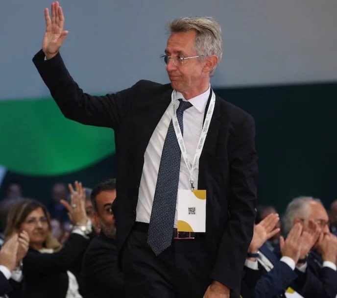 Buon lavoro <a href="/GaeManfredi/">Gaetano Manfredi</a>, sindaco di Napoli eletto Presidente ANCI. Un’ottima notizia per l’Italia e per il Mezzogiorno. Autorevolezza e serietà al servizio dei Sindaci italiani, competenza e pragmatismo per gestire le importanti transizioni che aspettano i nostri Comuni.