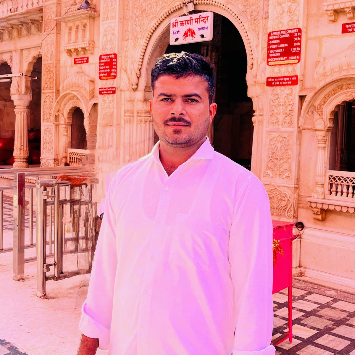 #NewProfilePic 

सफाई देने में अपना समय मत बर्बात करो, लोग वही सुनते हैं जो वह सुनना चाहते हैं।